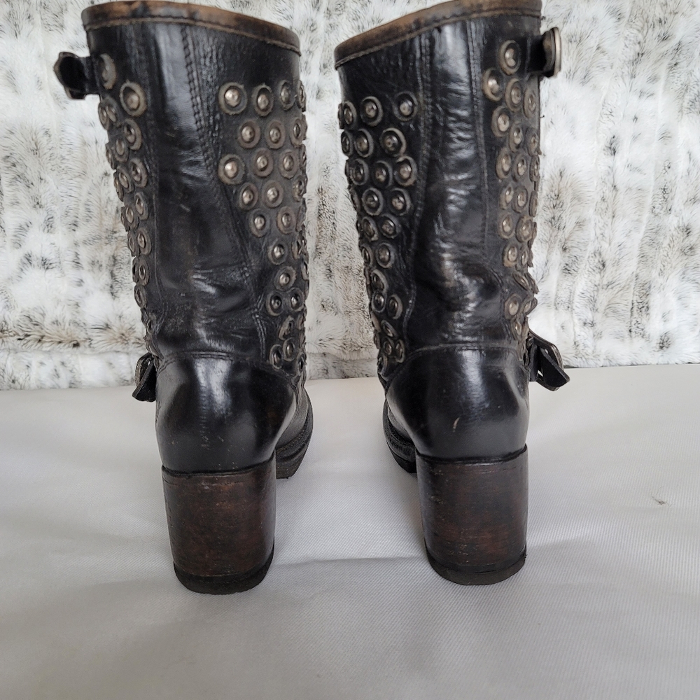 Black studded Frye Boots with a platform heel - Picture 4 of 7